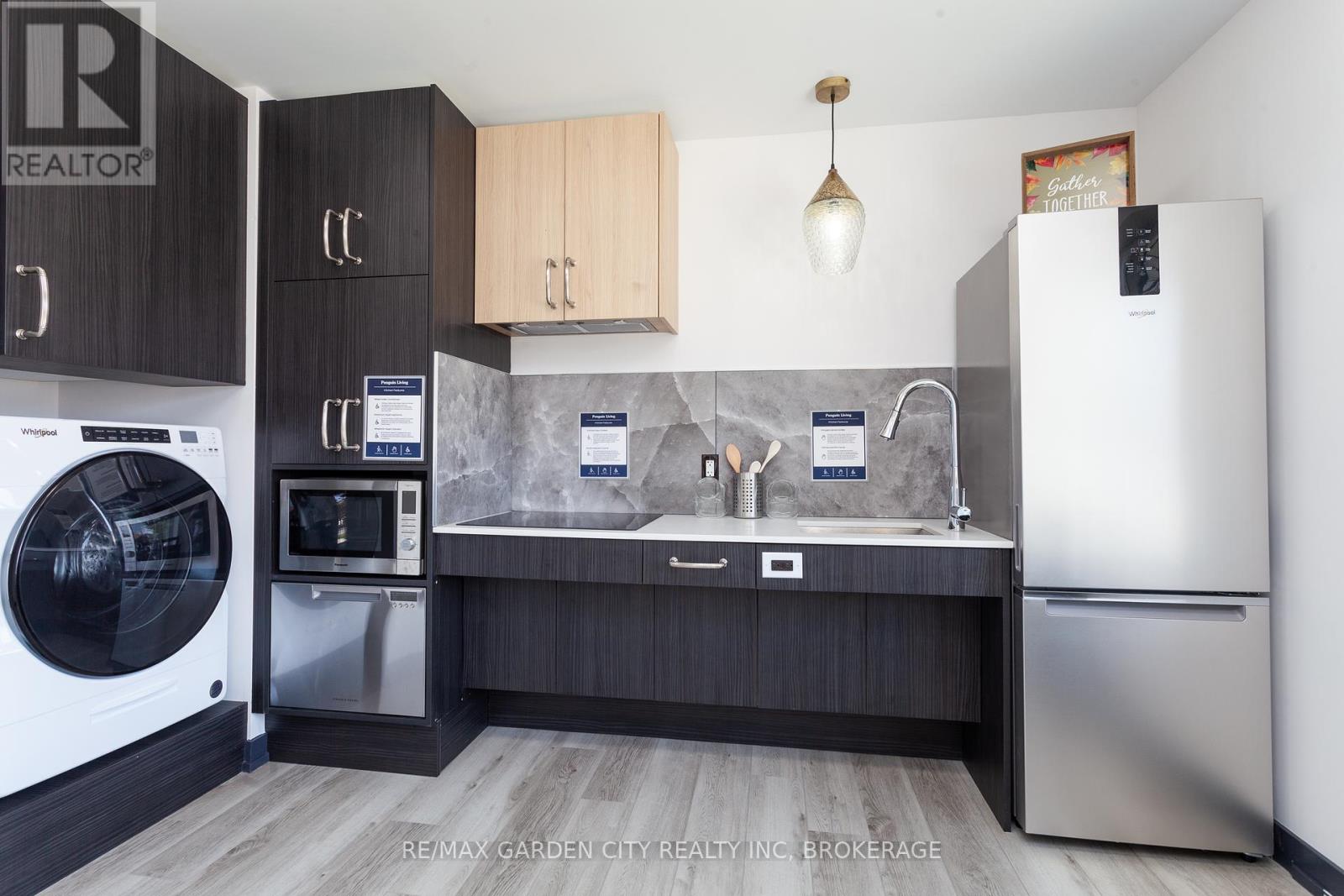 23 Warren Avenue, Hamilton, Ontario  L9A 3C7 - Photo 6 - X12363075