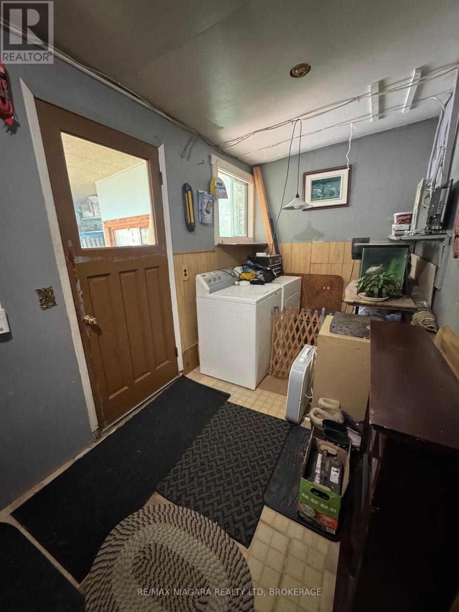 1640 Dominion Road, Fort Erie, Ontario  L2A 5M4 - Photo 11 - X12363309