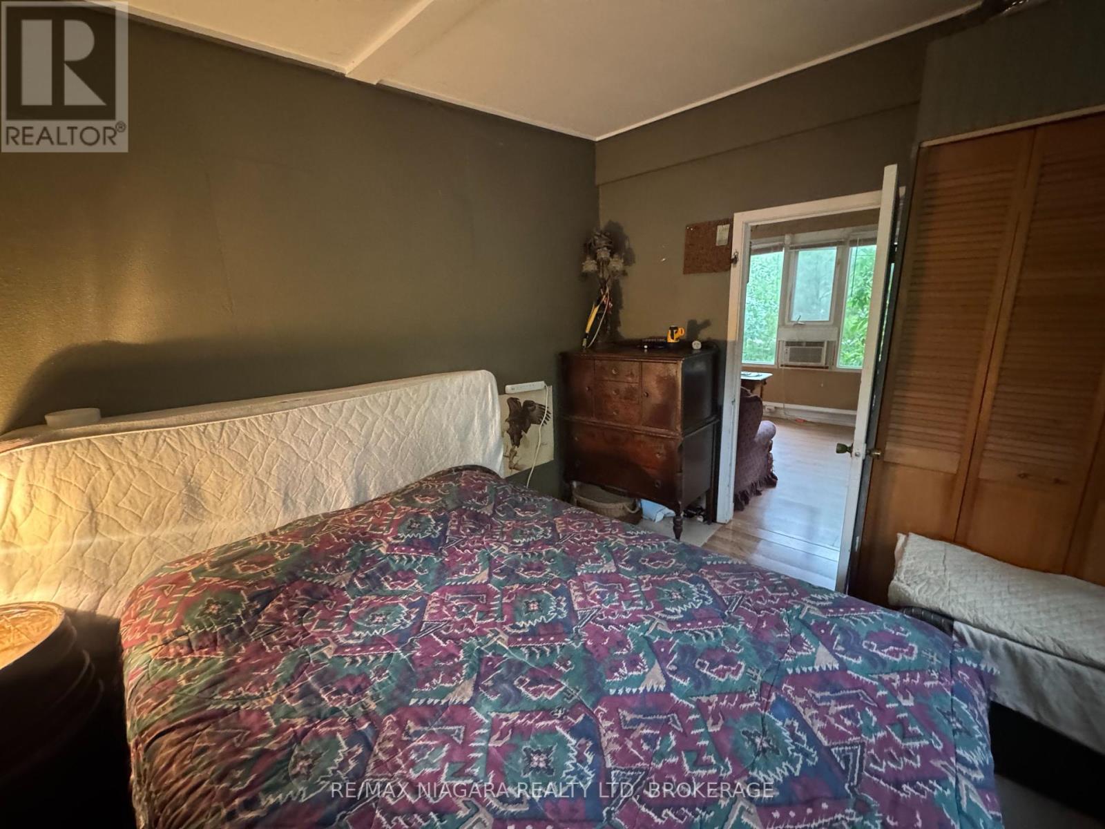 1640 Dominion Road, Fort Erie, Ontario  L2A 5M4 - Photo 3 - X12363309