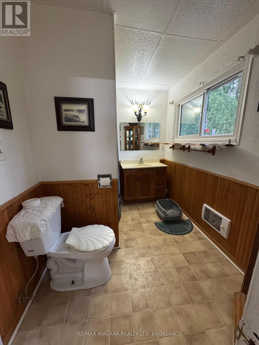 1640 Dominion Road, Fort Erie, Ontario  L2A 5M4 - Photo 4 - X12363309