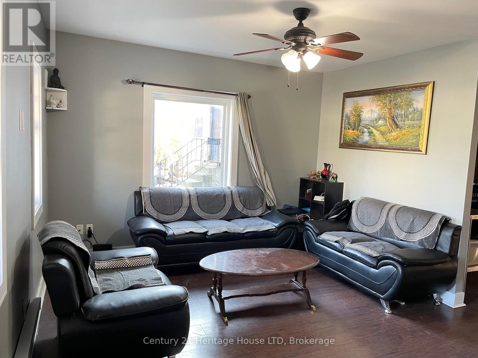 42 Forsythe Street, Fort Erie, Ontario  L2A 1X2 - Photo 2 - X12363469