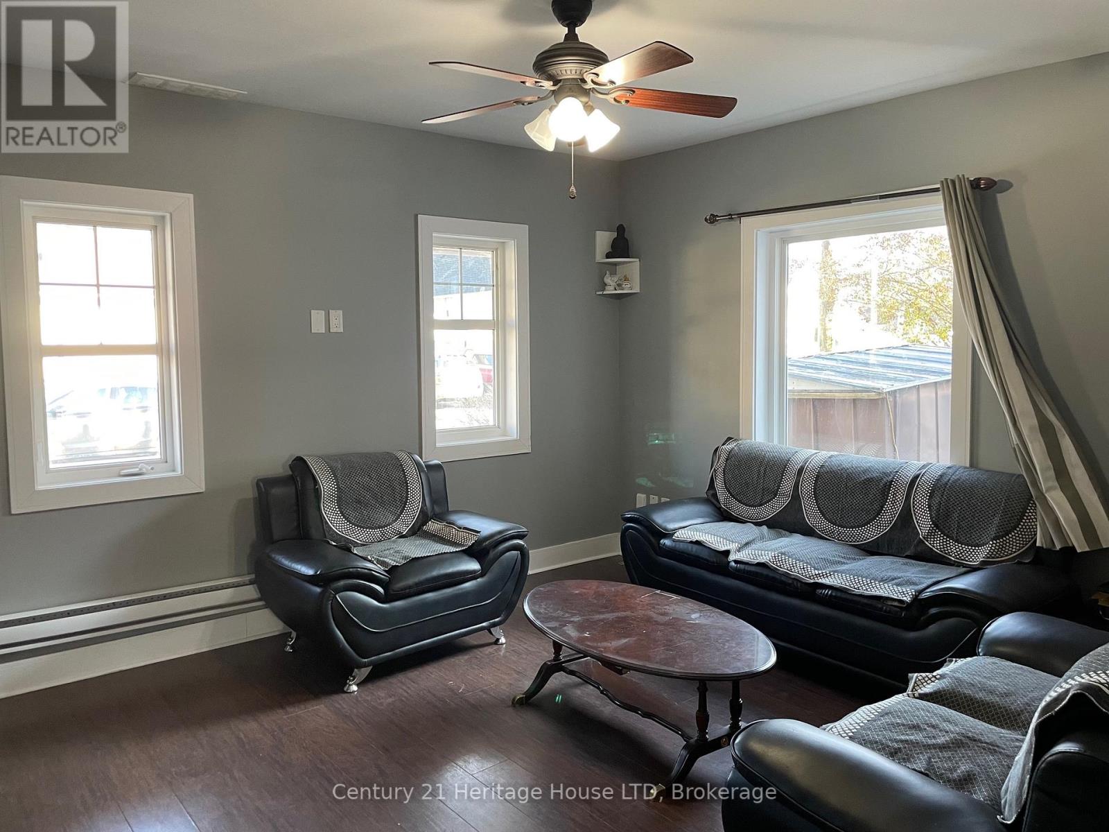 42 Forsythe Street, Fort Erie, Ontario  L2A 1X2 - Photo 3 - X12363469