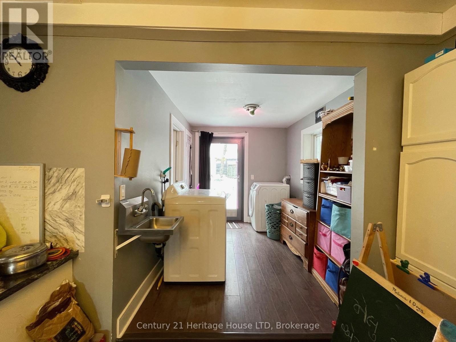 42 Forsythe Street, Fort Erie, Ontario  L2A 1X2 - Photo 8 - X12363469