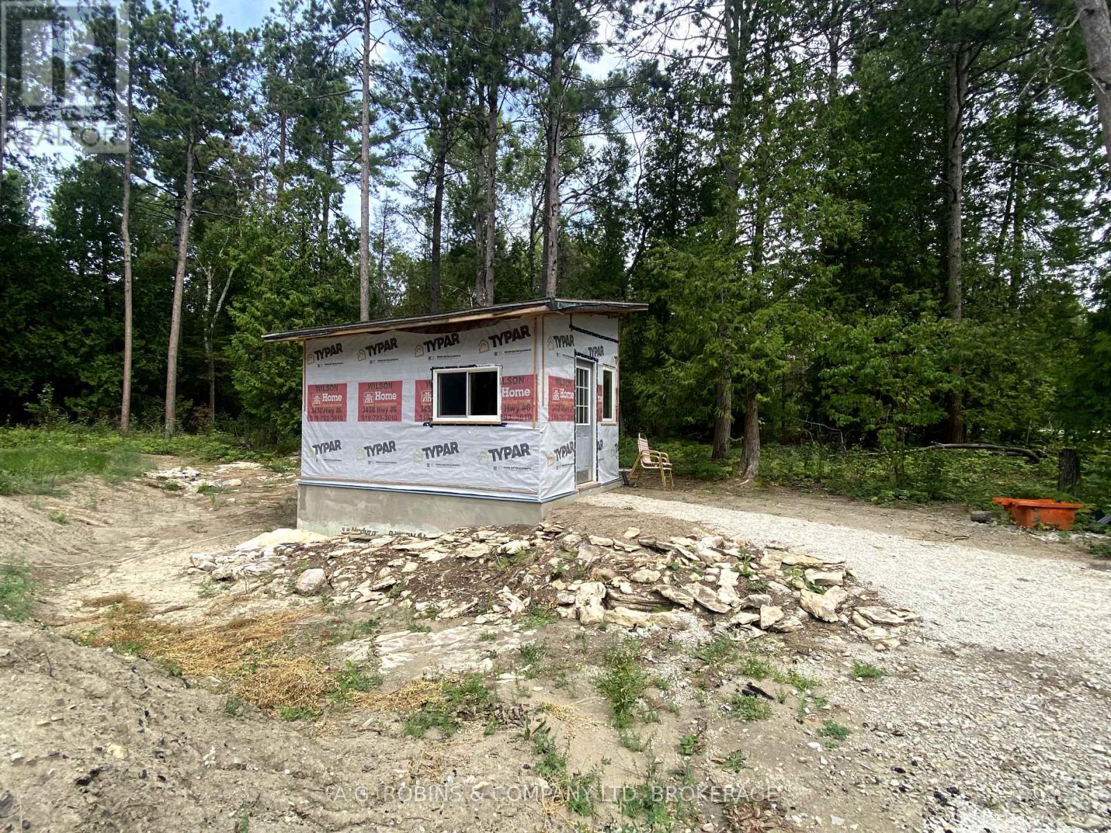 262 Johnsons Harbour Road, Northern Bruce Peninsula, Ontario  N0H 2R0 - Photo 10 - X12365347