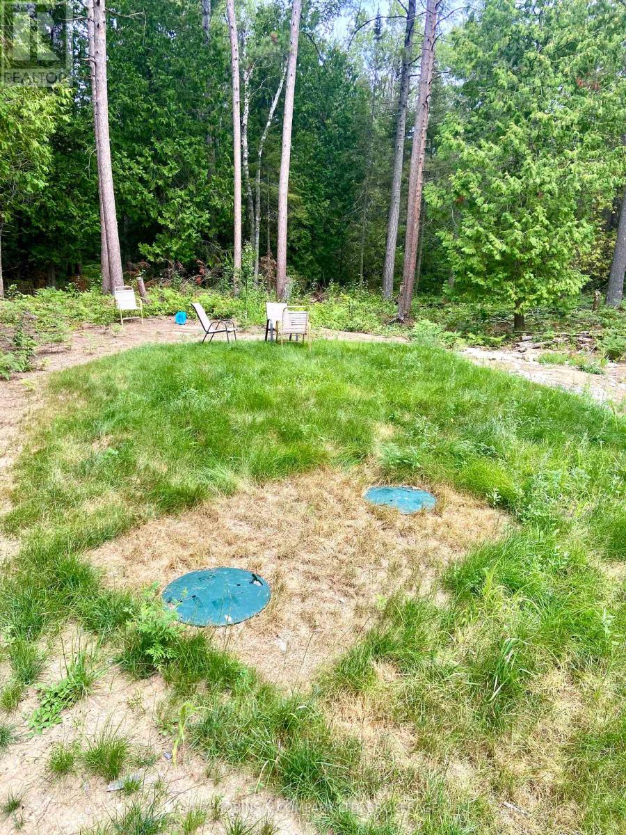 262 Johnsons Harbour Road, Northern Bruce Peninsula, Ontario  N0H 2R0 - Photo 12 - X12365347