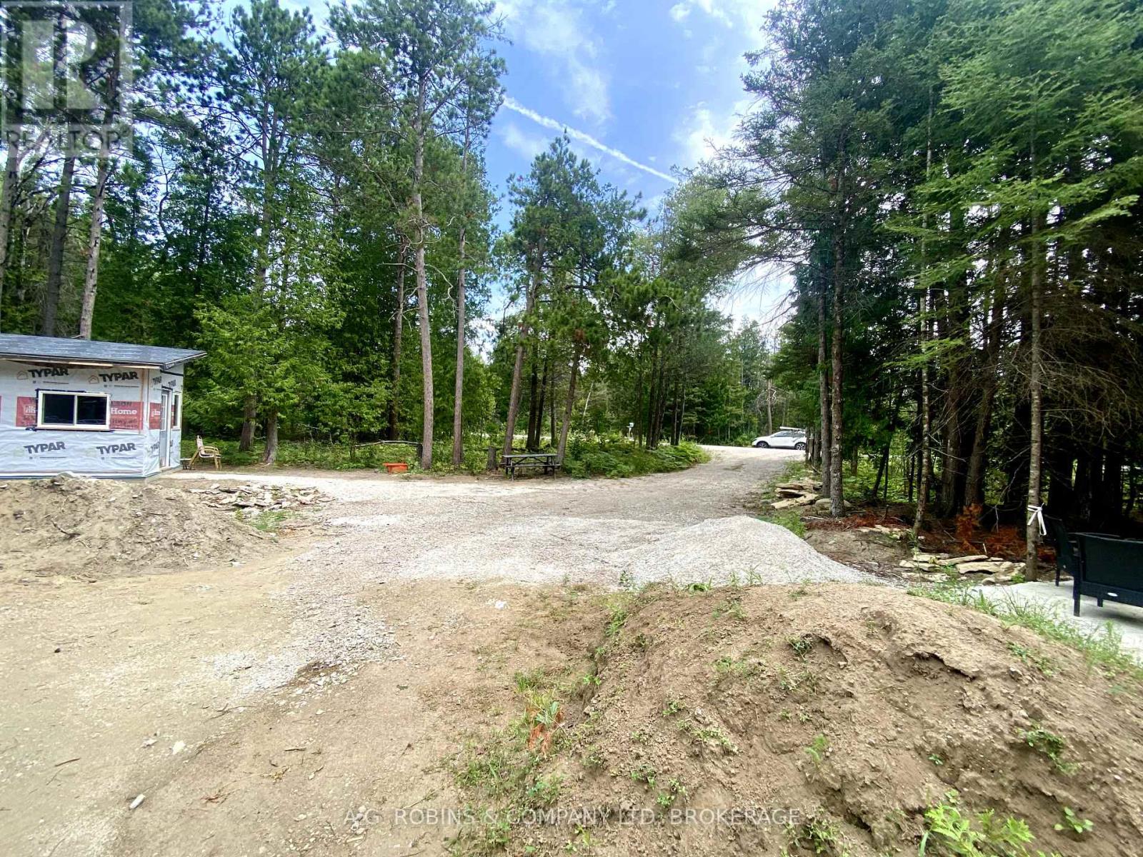 262 Johnsons Harbour Road, Northern Bruce Peninsula, Ontario  N0H 2R0 - Photo 14 - X12365347