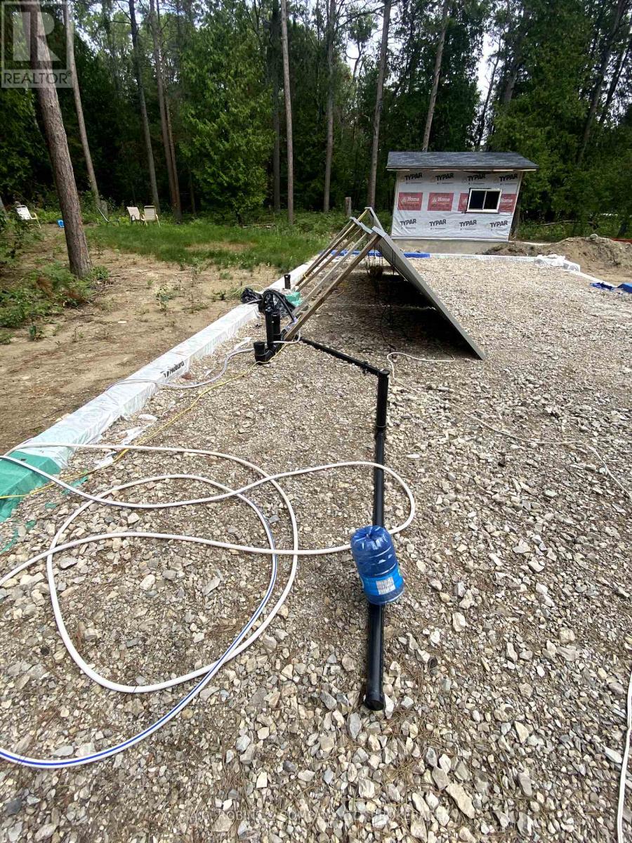 262 Johnsons Harbour Road, Northern Bruce Peninsula, Ontario  N0H 2R0 - Photo 17 - X12365347