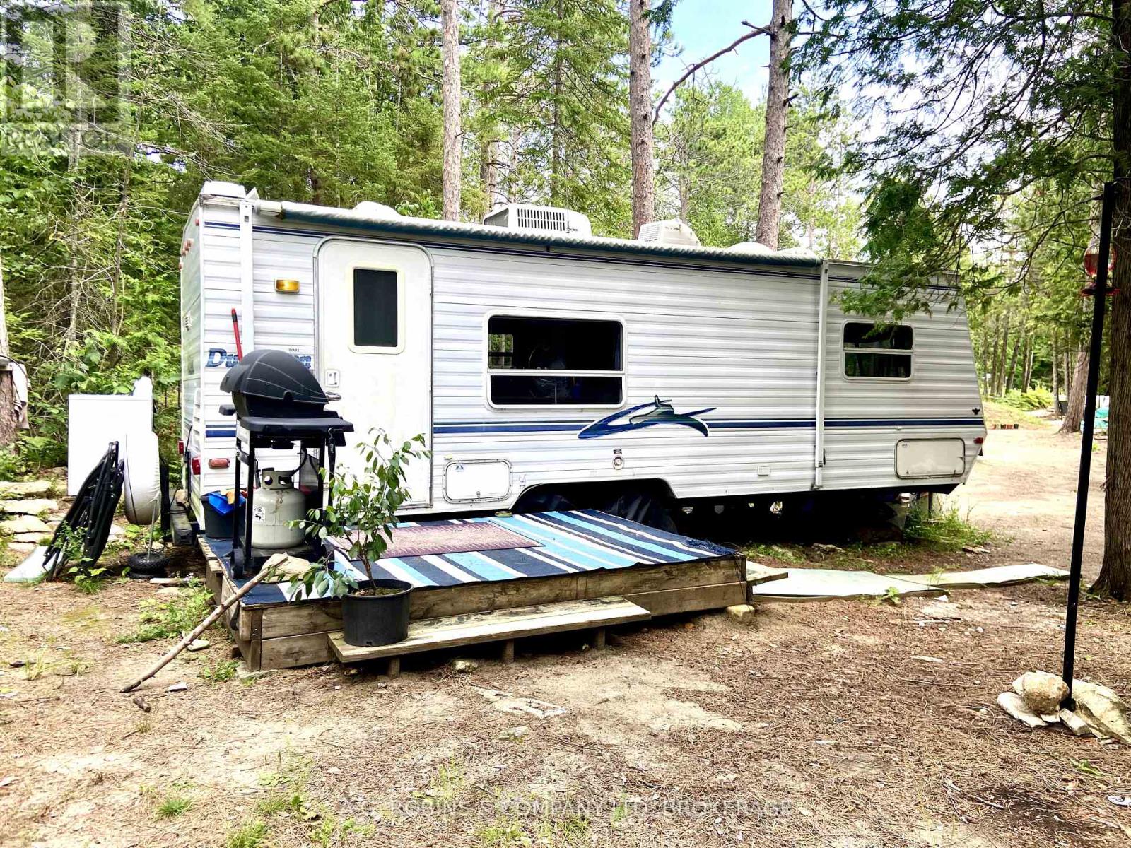 262 Johnsons Harbour Road, Northern Bruce Peninsula, Ontario  N0H 2R0 - Photo 23 - X12365347