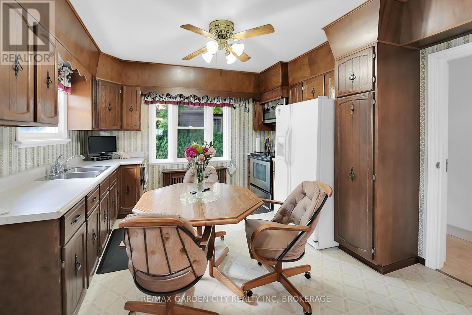 248 Wallace Avenue S, Welland, Ontario  L3B 1R6 - Photo 13 - X12365833