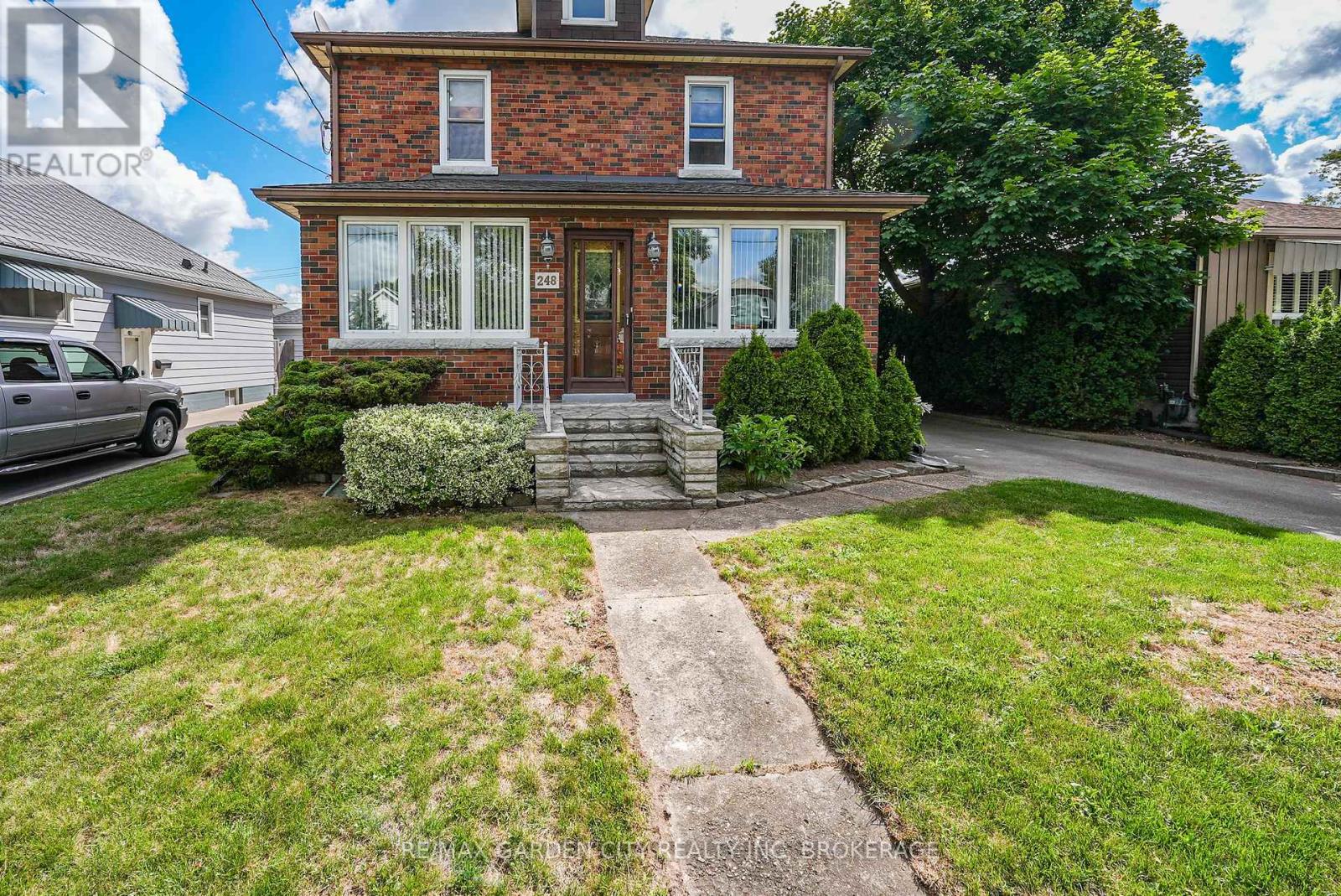 248 Wallace Avenue S, Welland, Ontario  L3B 1R6 - Photo 3 - X12365833