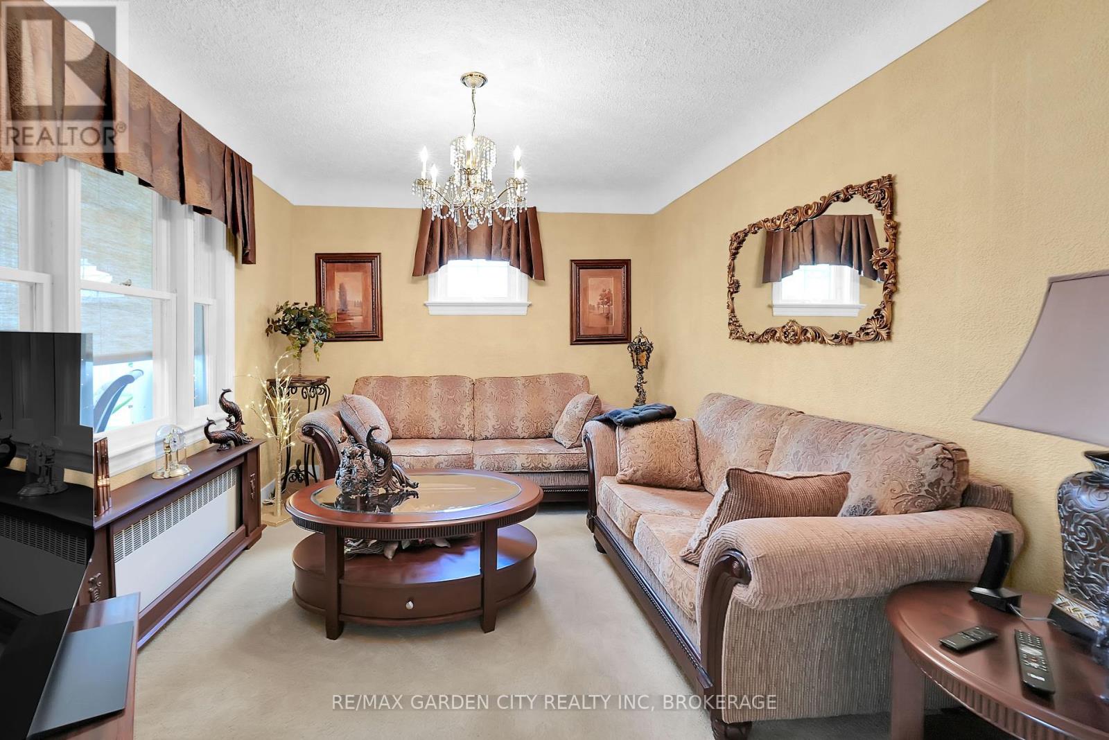 248 Wallace Avenue S, Welland, Ontario  L3B 1R6 - Photo 9 - X12365833