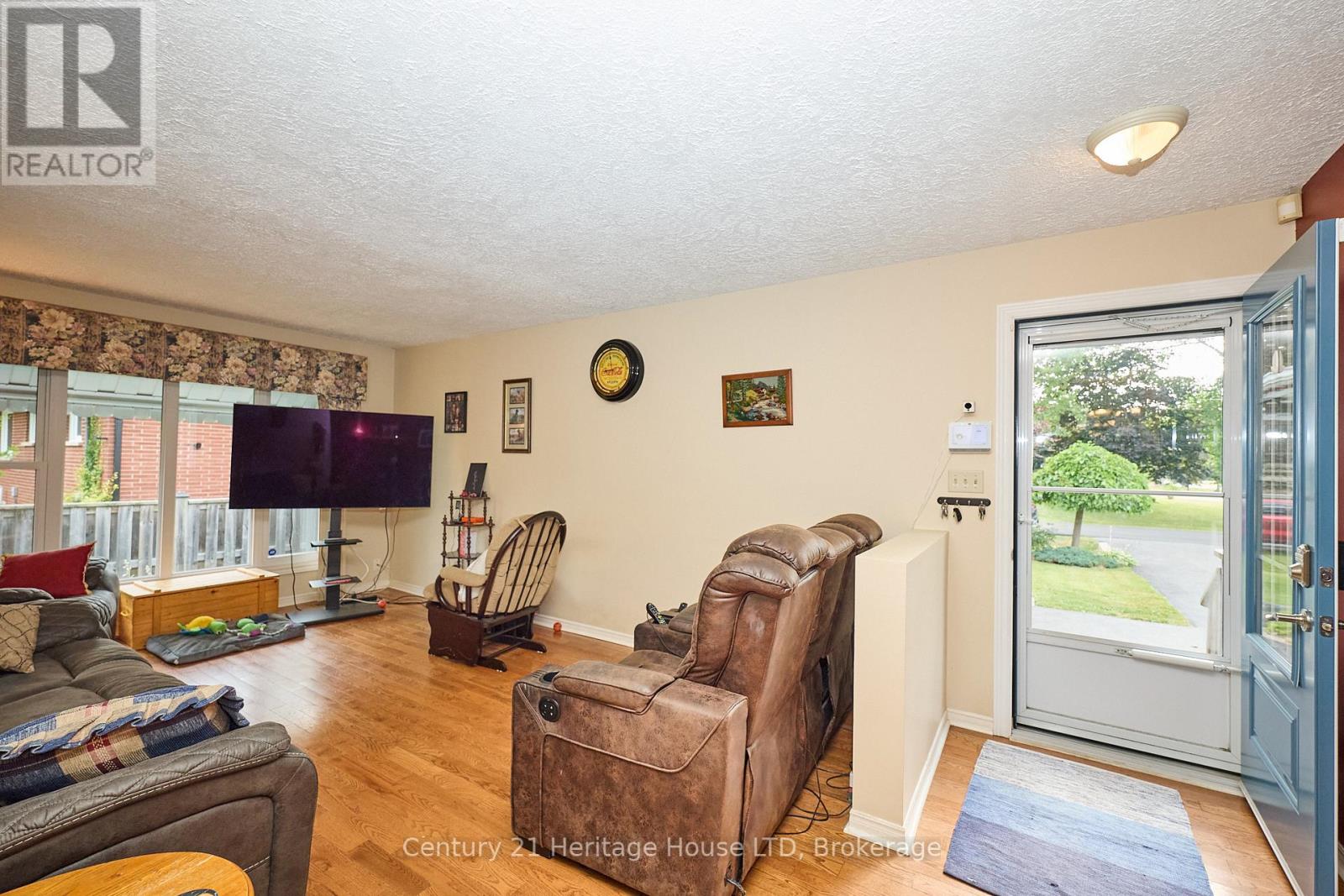 655 Parkdale Avenue, Fort Erie, Ontario  L2A 5B5 - Photo 12 - X12366378