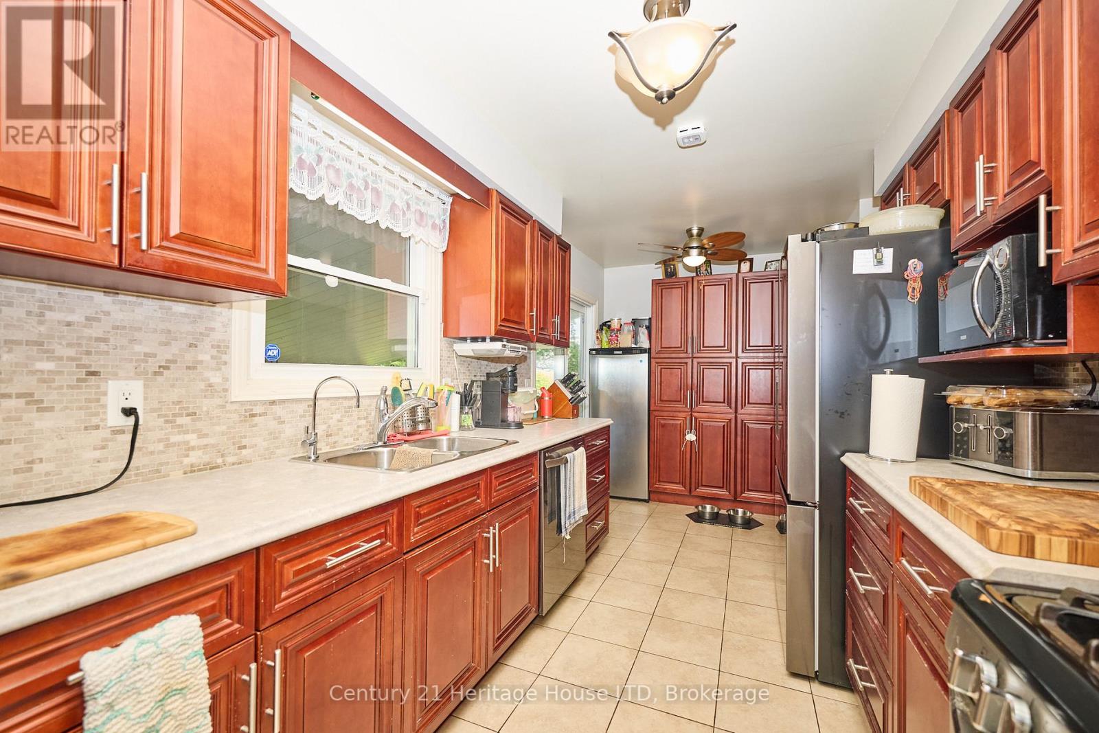 655 Parkdale Avenue, Fort Erie, Ontario  L2A 5B5 - Photo 22 - X12366378