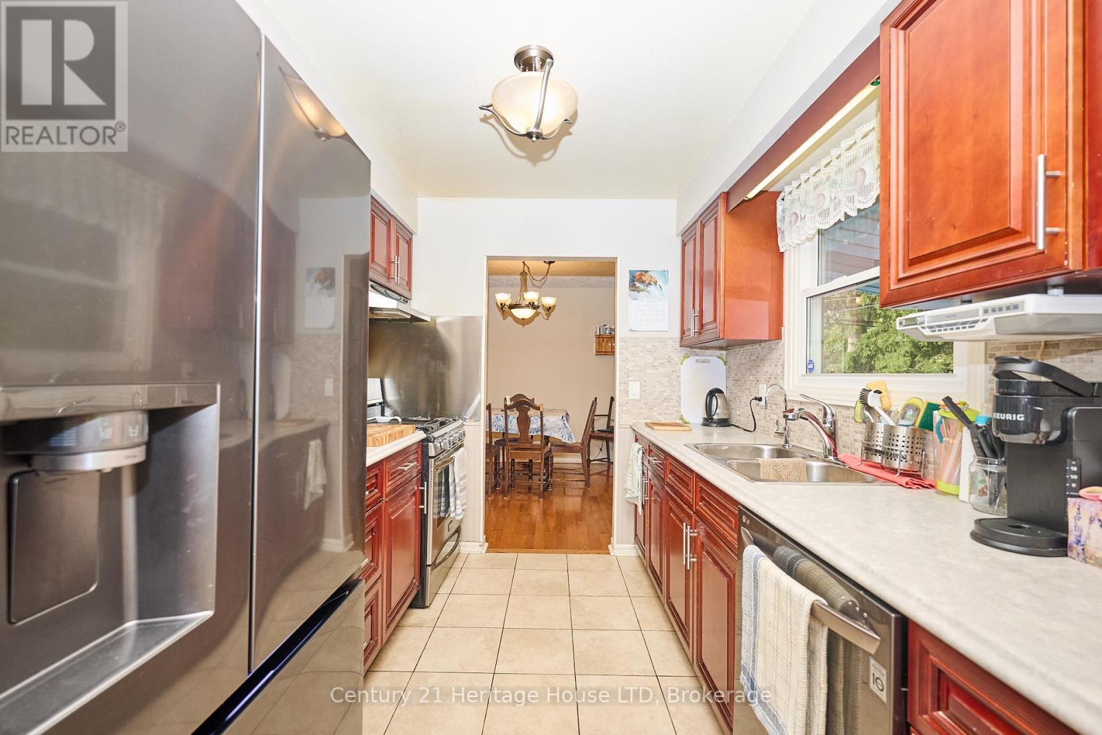 655 Parkdale Avenue, Fort Erie, Ontario  L2A 5B5 - Photo 23 - X12366378