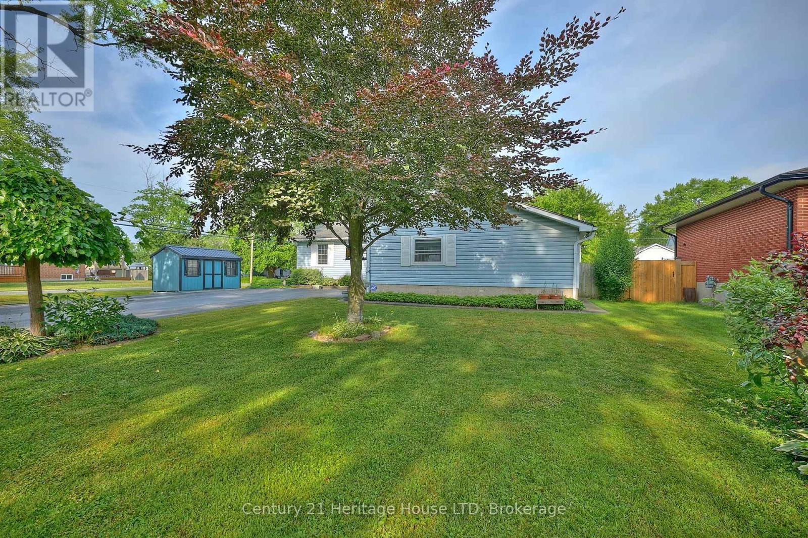 655 Parkdale Avenue, Fort Erie, Ontario  L2A 5B5 - Photo 4 - X12366378