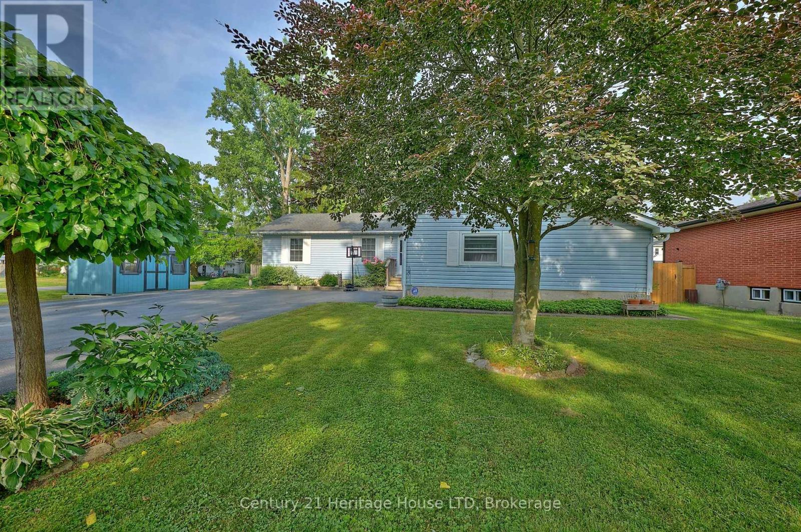 655 Parkdale Avenue, Fort Erie, Ontario  L2A 5B5 - Photo 5 - X12366378