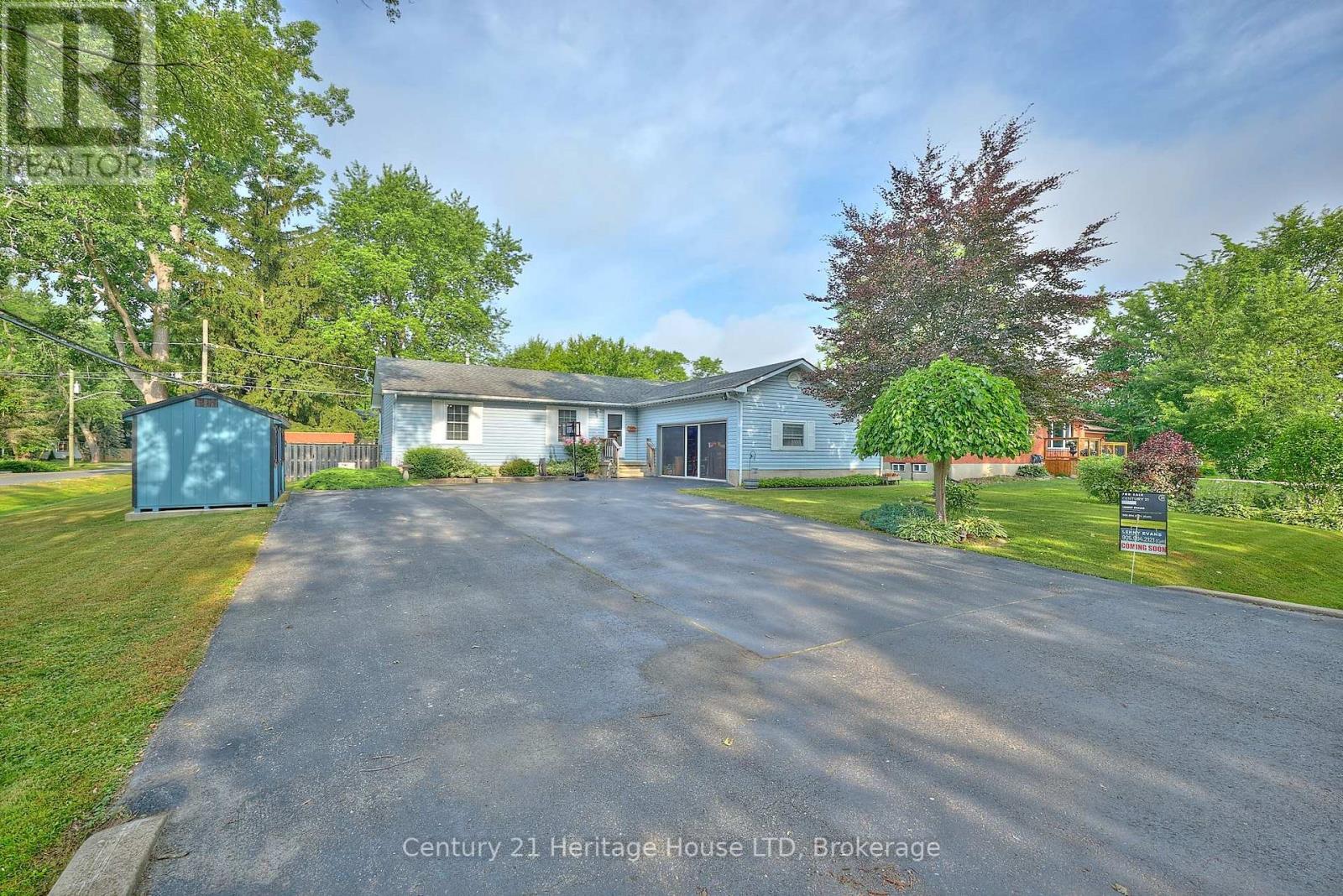 655 Parkdale Avenue, Fort Erie, Ontario  L2A 5B5 - Photo 6 - X12366378