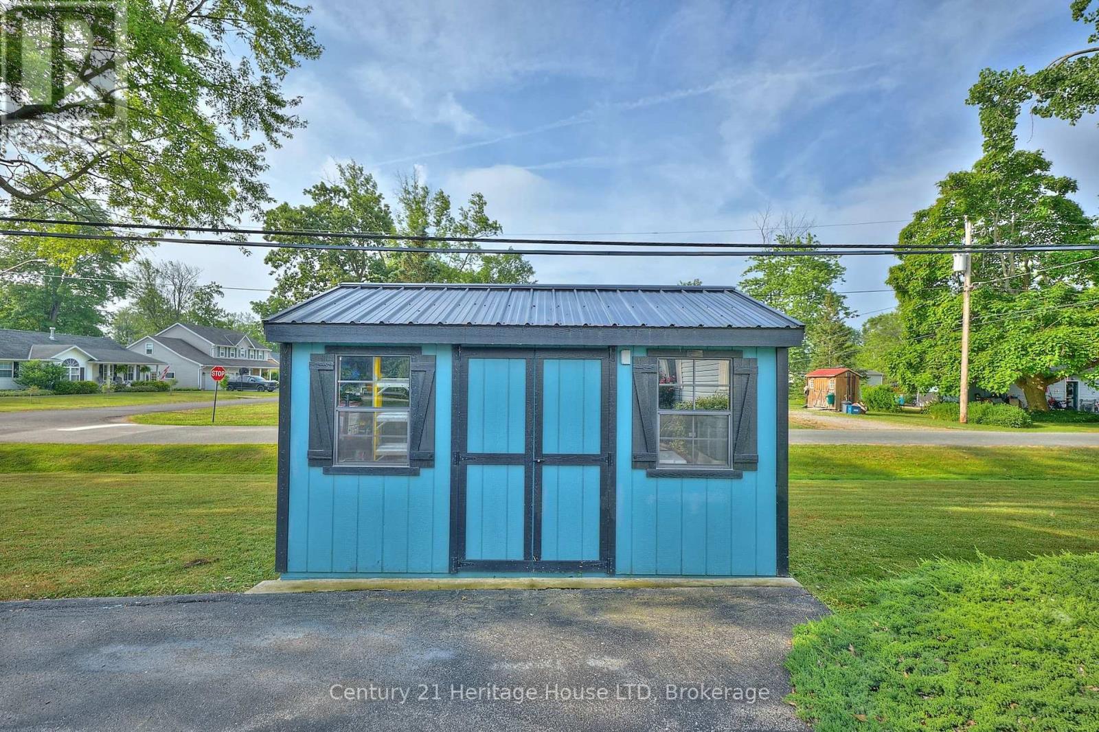 655 Parkdale Avenue, Fort Erie, Ontario  L2A 5B5 - Photo 8 - X12366378