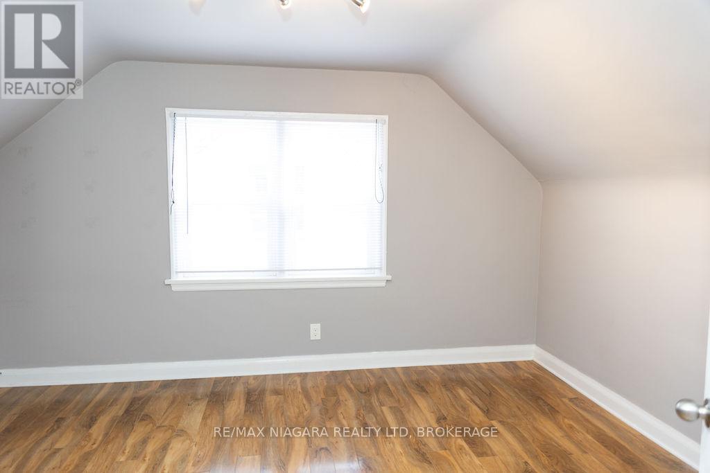 544 Ontario Street, St. Catharines, Ontario  L2N 6J7 - Photo 8 - X12369150