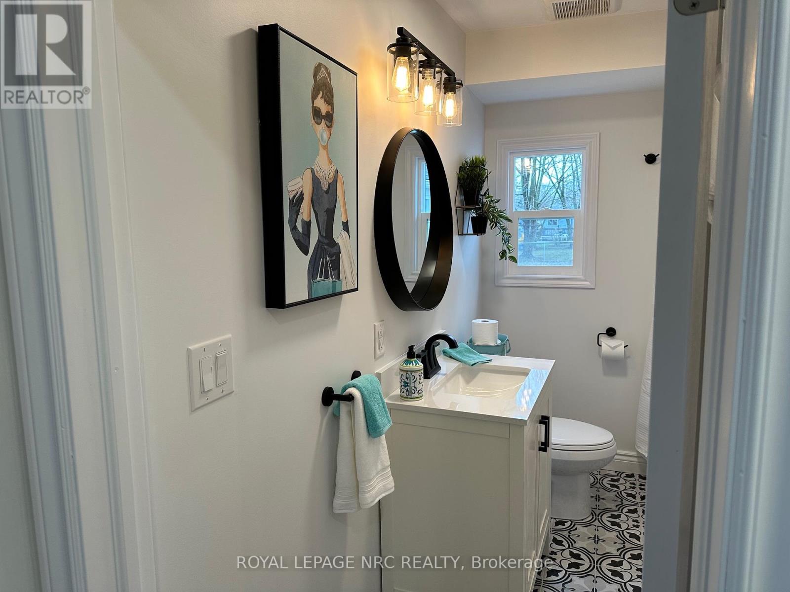 45 Catherine Street, Fort Erie, Ontario  L2A 2G8 - Photo 10 - X12369324