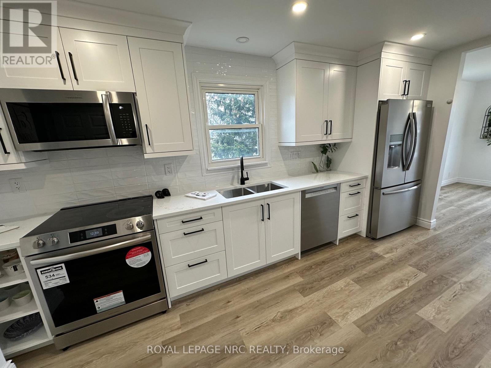 45 Catherine Street, Fort Erie, Ontario  L2A 2G8 - Photo 5 - X12369324