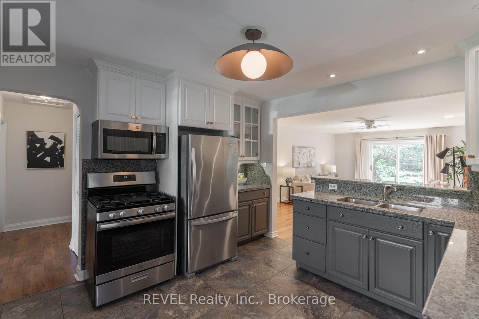 522 Mississagua Street, Niagara-On-The-Lake, Ontario  L0S 1J0 - Photo 11 - X12369484