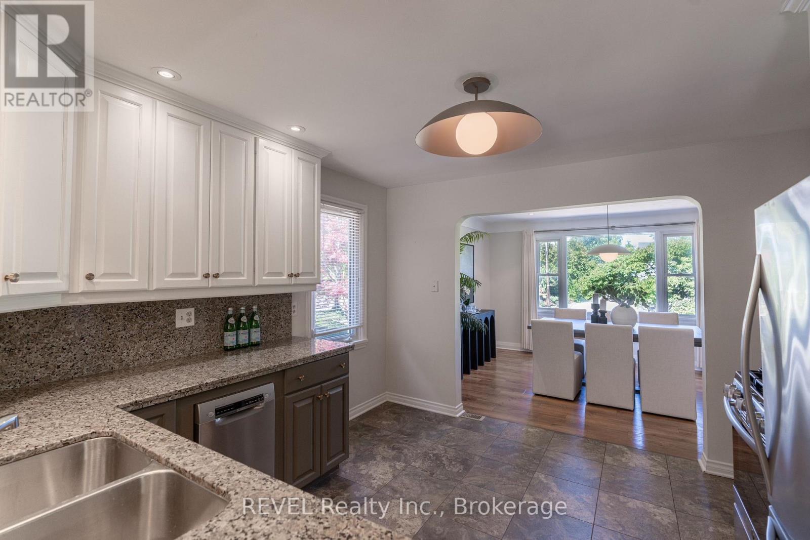 522 Mississagua Street, Niagara-On-The-Lake, Ontario  L0S 1J0 - Photo 12 - X12369484