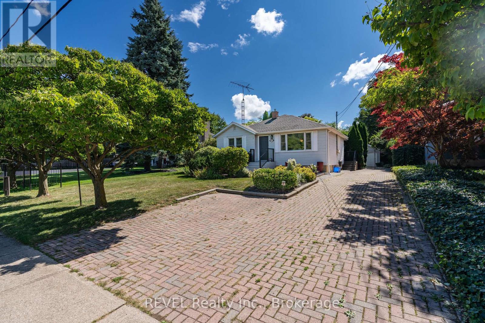 522 Mississagua Street, Niagara-On-The-Lake, Ontario  L0S 1J0 - Photo 37 - X12369484