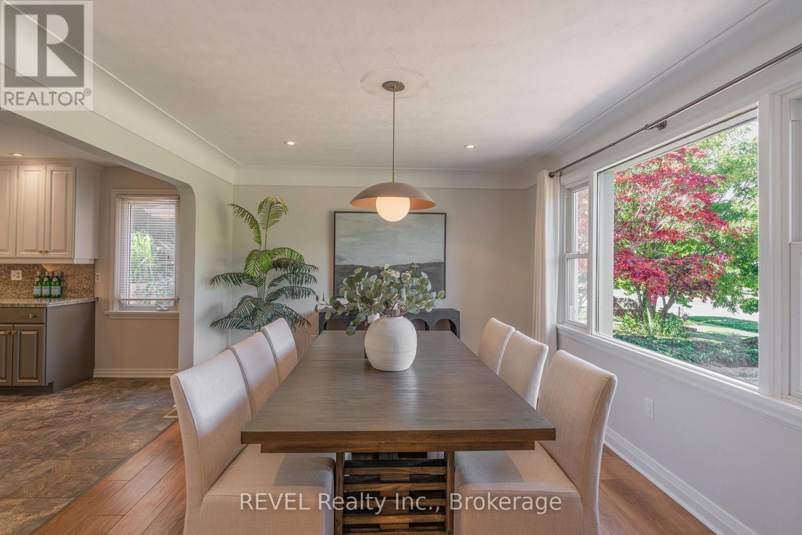 522 Mississagua Street, Niagara-On-The-Lake, Ontario  L0S 1J0 - Photo 4 - X12369484