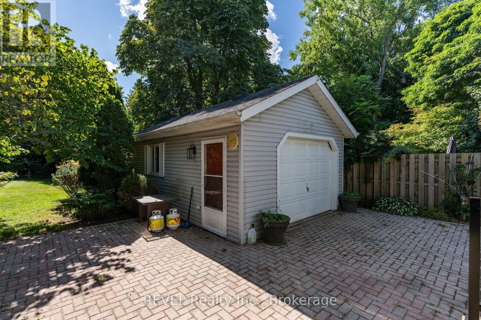 522 Mississagua Street, Niagara-On-The-Lake, Ontario  L0S 1J0 - Photo 47 - X12369484