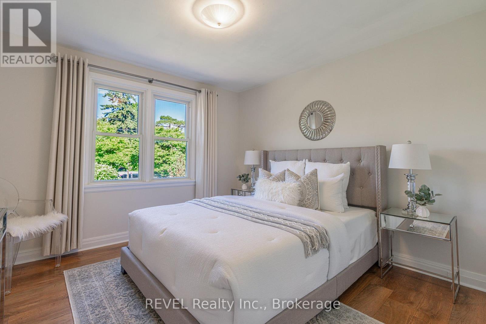 522 Mississagua Street, Niagara-On-The-Lake, Ontario  L0S 1J0 - Photo 5 - X12369484