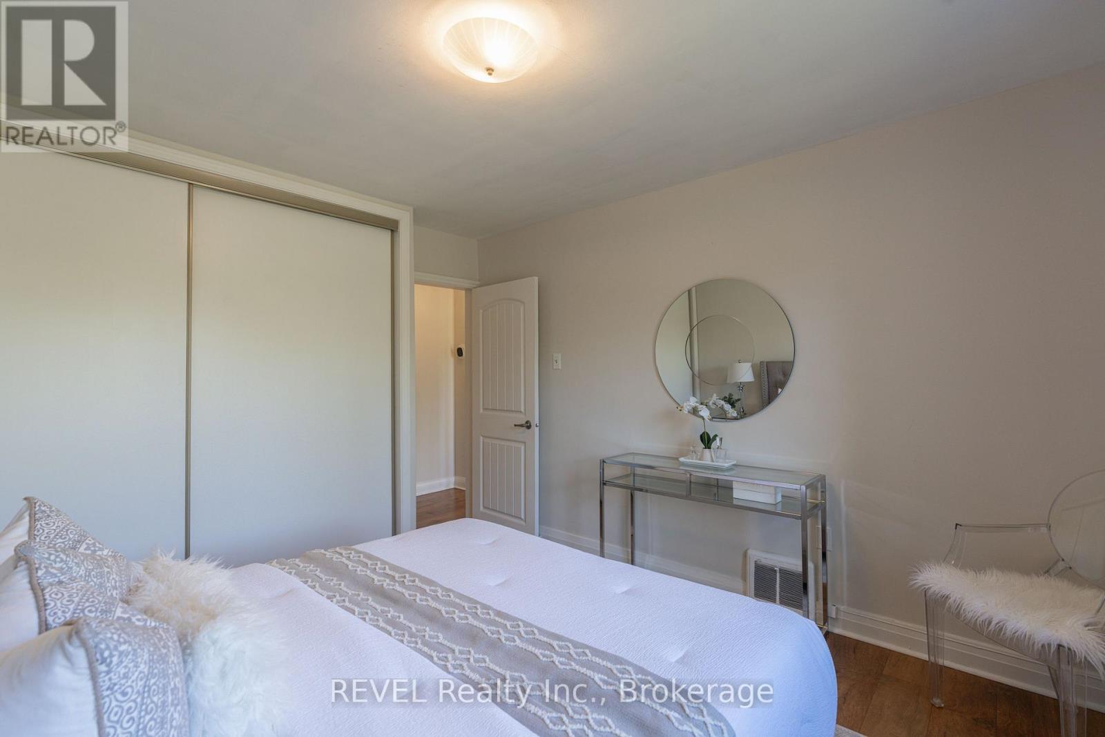 522 Mississagua Street, Niagara-On-The-Lake, Ontario  L0S 1J0 - Photo 6 - X12369484