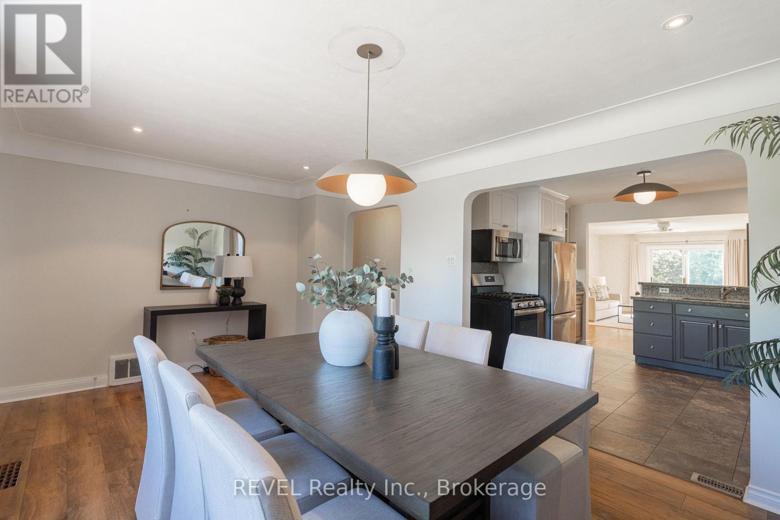 522 Mississagua Street, Niagara-On-The-Lake, Ontario  L0S 1J0 - Photo 7 - X12369484