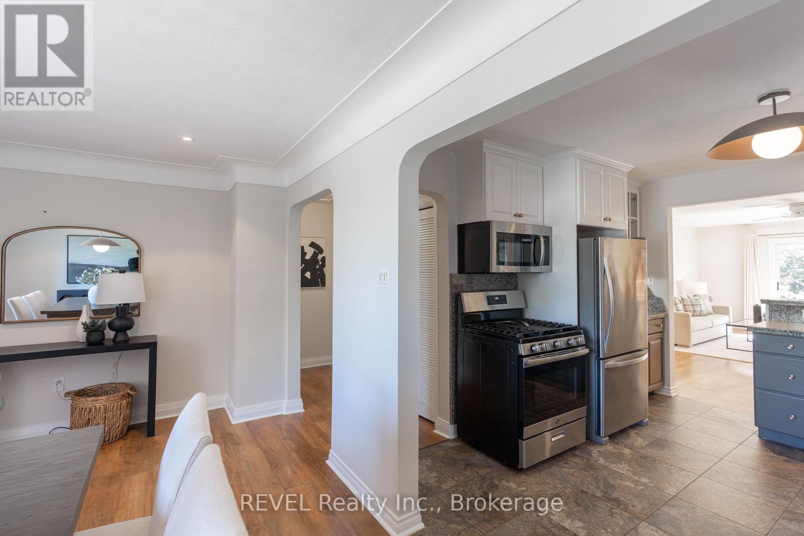 522 Mississagua Street, Niagara-On-The-Lake, Ontario  L0S 1J0 - Photo 9 - X12369484