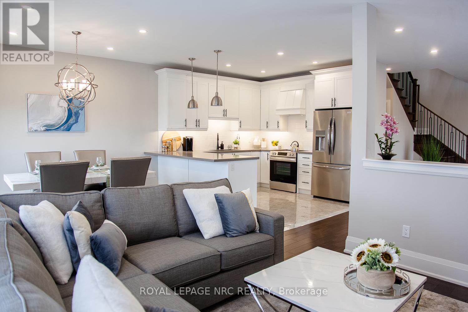 266 Palace Street, Thorold, Ontario  L2V 0N3 - Photo 12 - X12370219