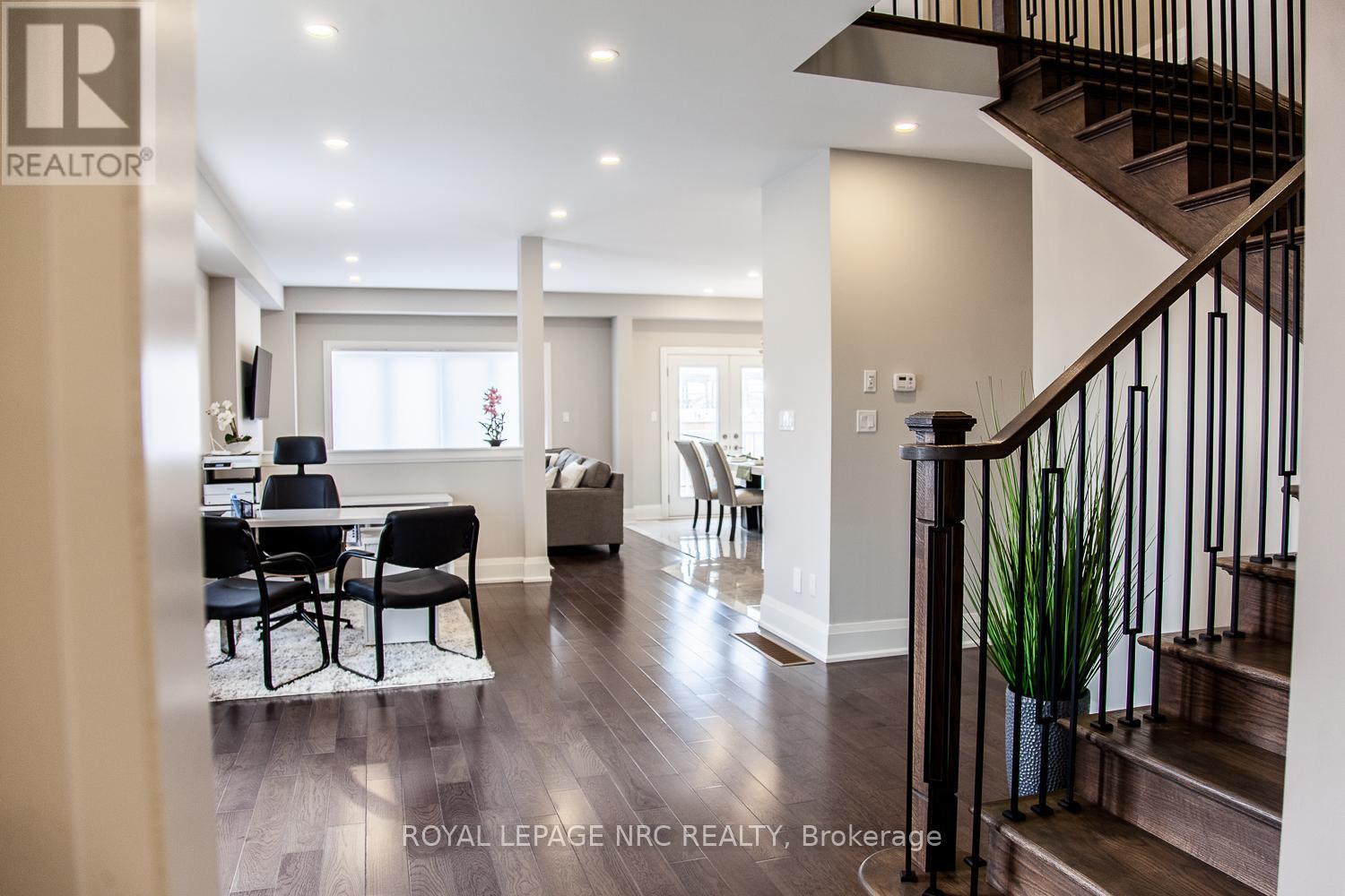 266 Palace Street, Thorold, Ontario  L2V 0N3 - Photo 3 - X12370219