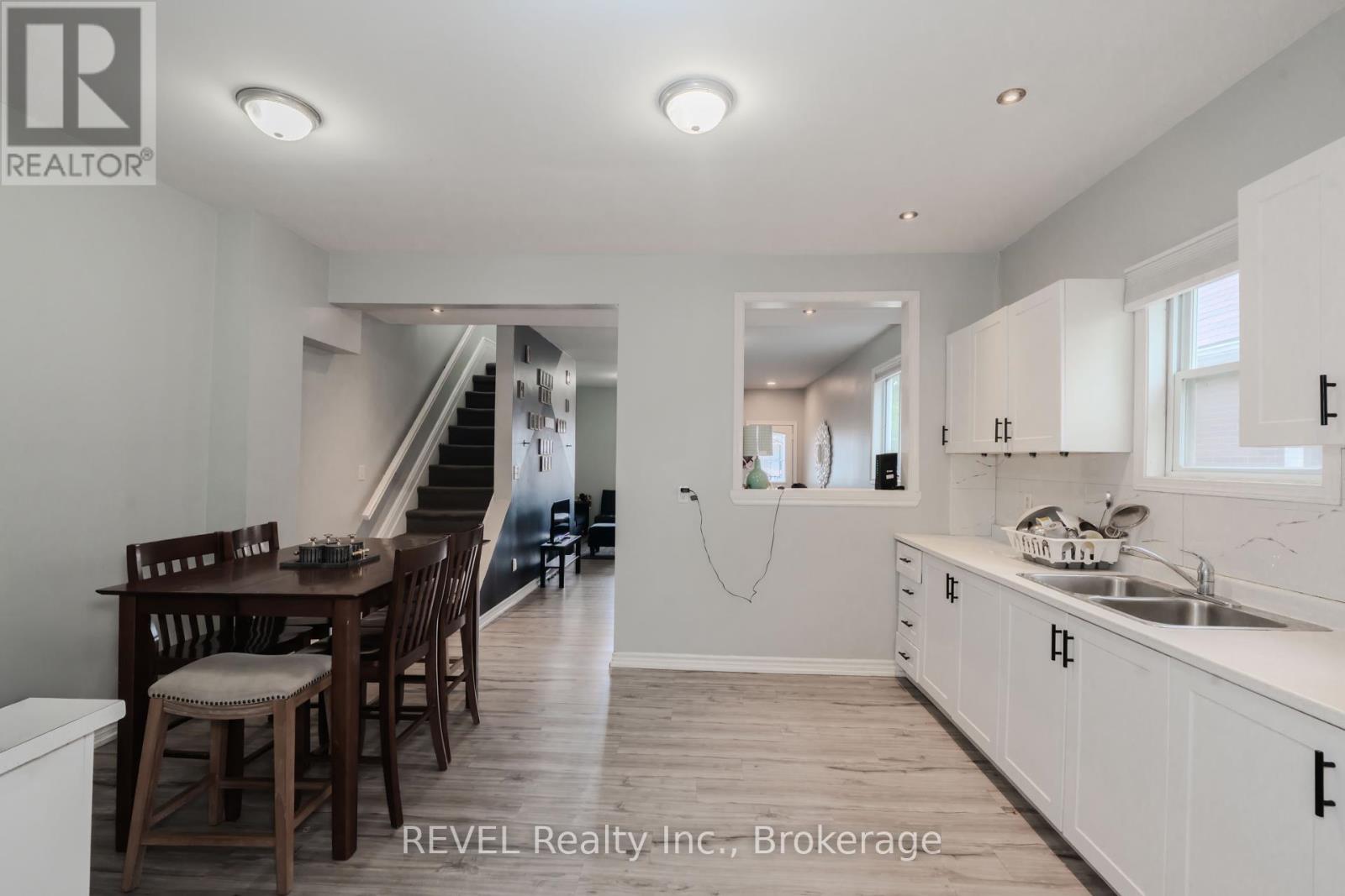 24 Imperial Street, Hamilton, Ontario  L8L 4E3 - Photo 10 - X12371182