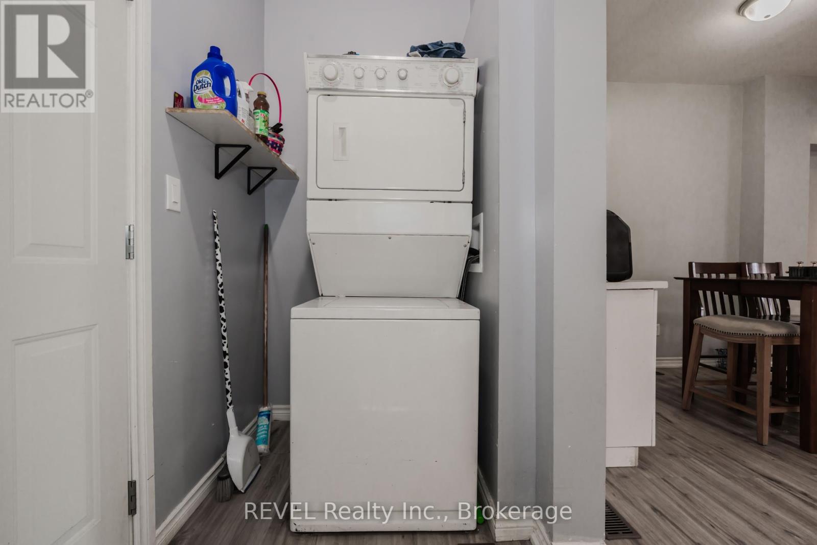 24 Imperial Street, Hamilton, Ontario  L8L 4E3 - Photo 12 - X12371182