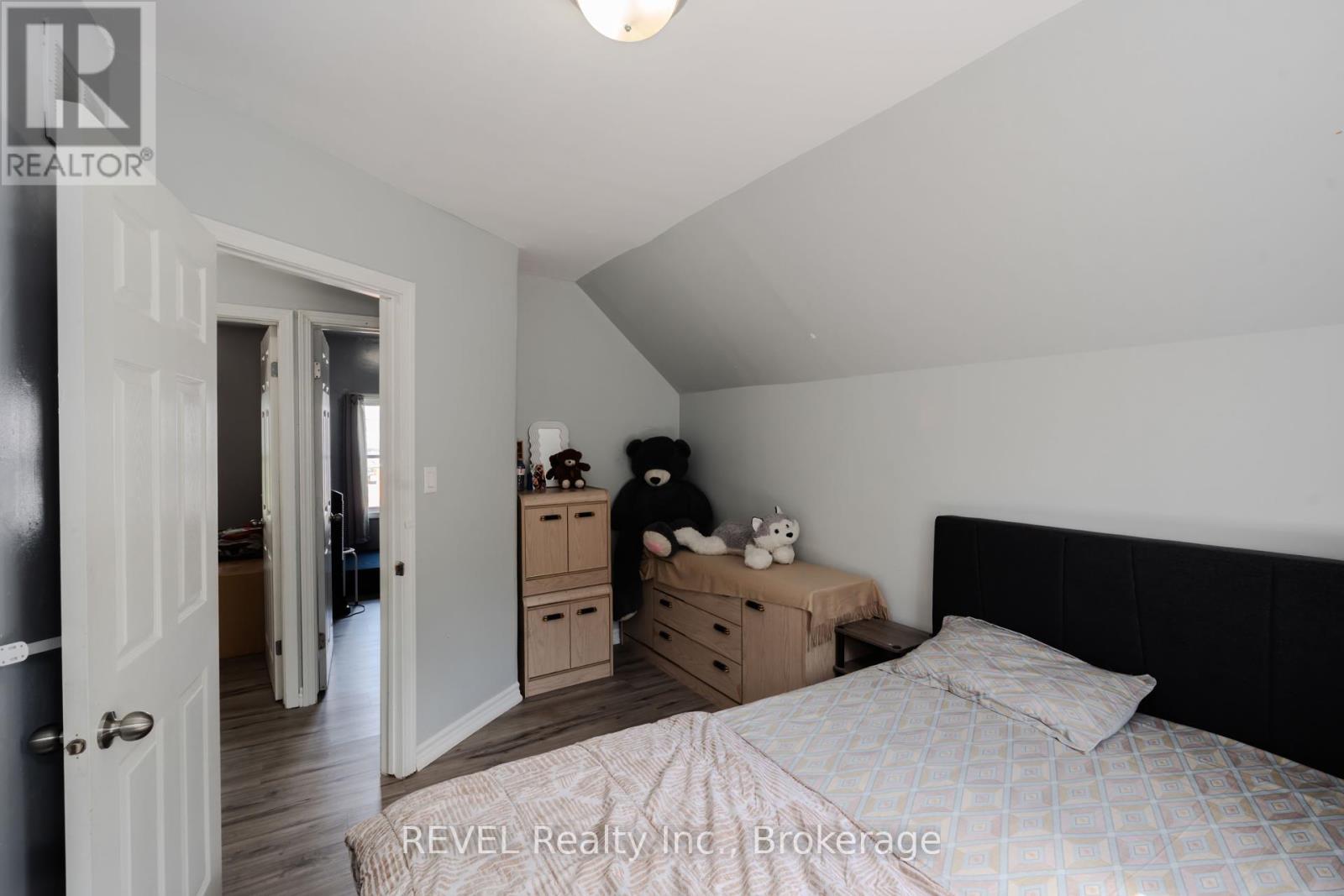 24 Imperial Street, Hamilton, Ontario  L8L 4E3 - Photo 15 - X12371182