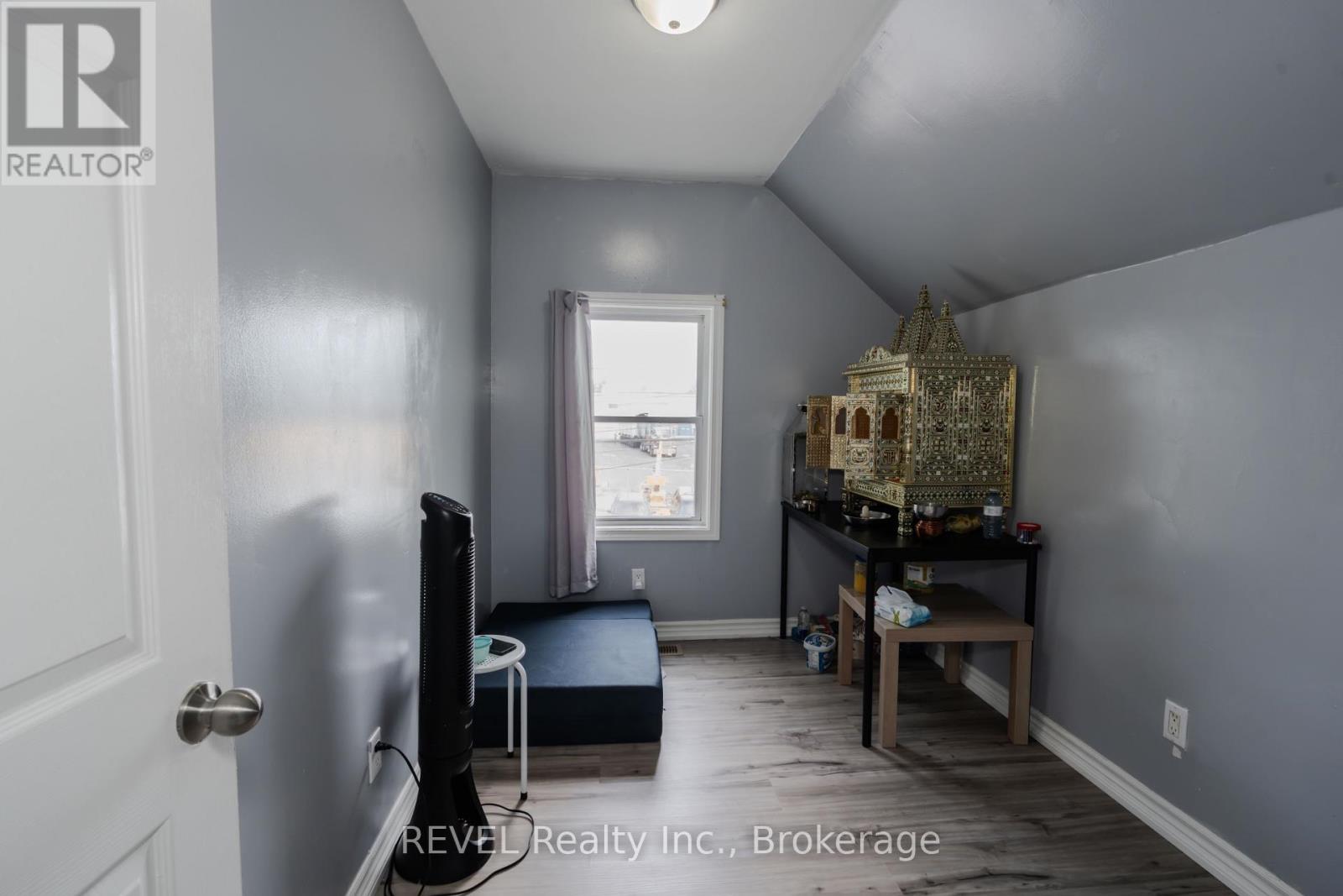 24 Imperial Street, Hamilton, Ontario  L8L 4E3 - Photo 17 - X12371182