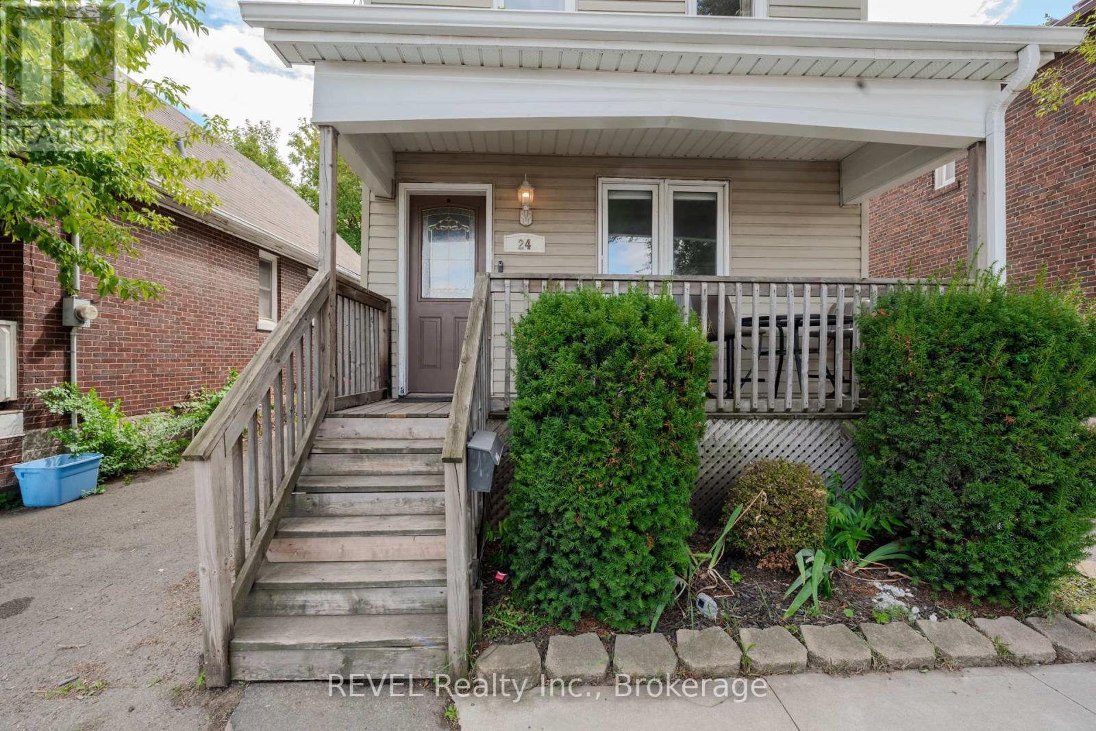 24 Imperial Street, Hamilton, Ontario  L8L 4E3 - Photo 2 - X12371182