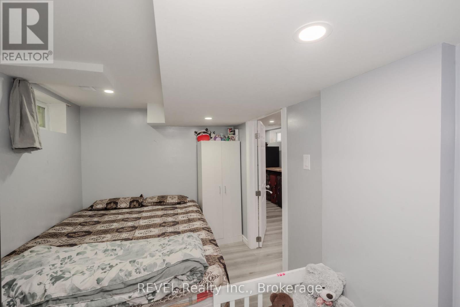 24 Imperial Street, Hamilton, Ontario  L8L 4E3 - Photo 20 - X12371182