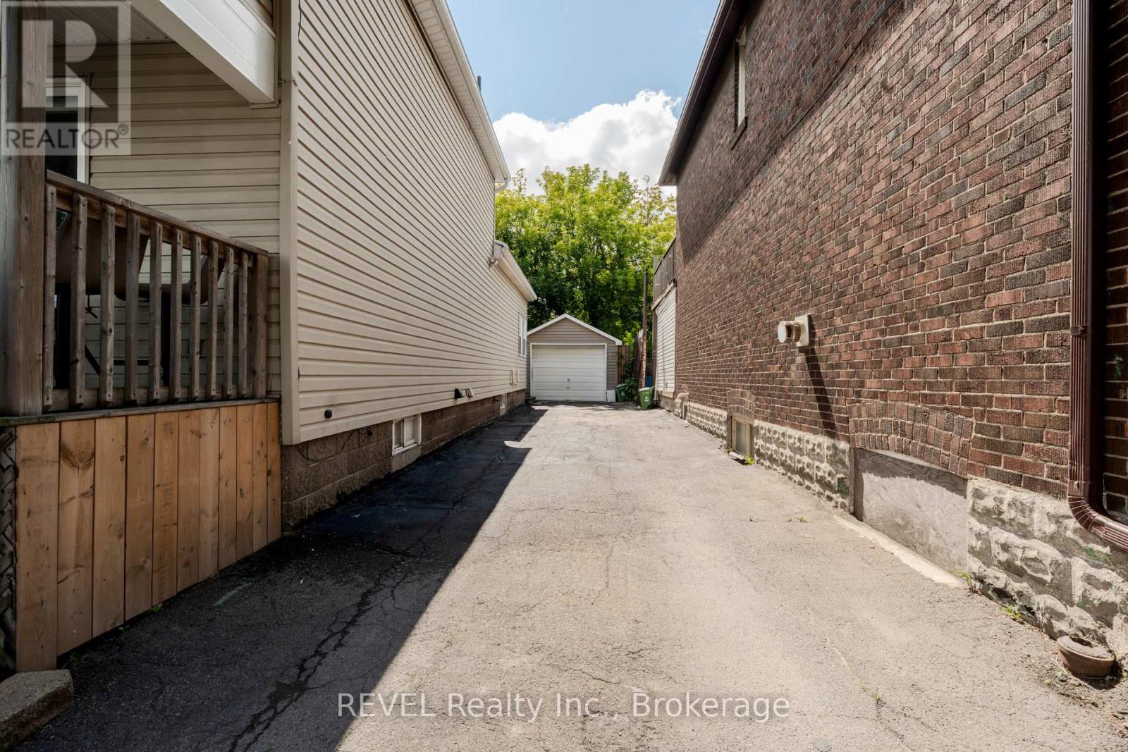 24 Imperial Street, Hamilton, Ontario  L8L 4E3 - Photo 27 - X12371182