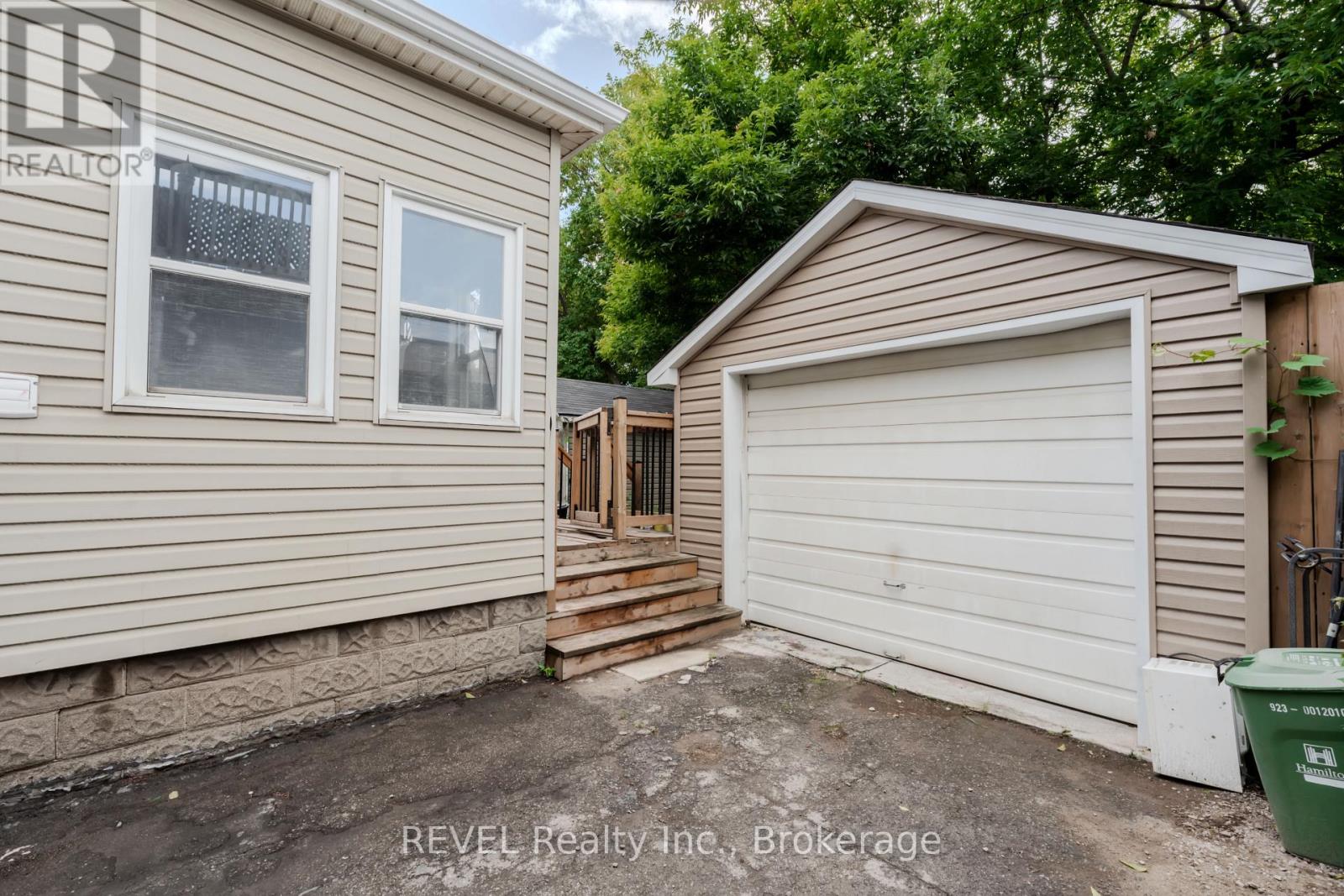 24 Imperial Street, Hamilton, Ontario  L8L 4E3 - Photo 31 - X12371182