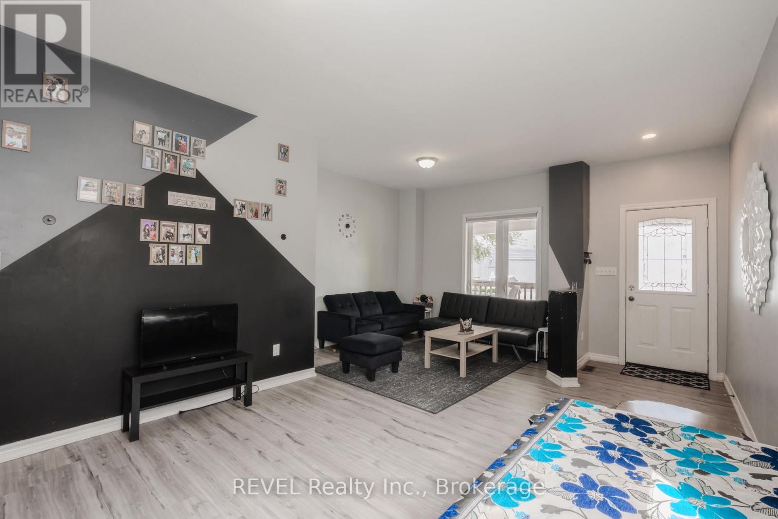 24 Imperial Street, Hamilton, Ontario  L8L 4E3 - Photo 6 - X12371182