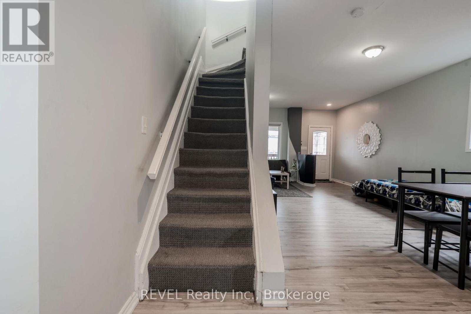 24 Imperial Street, Hamilton, Ontario  L8L 4E3 - Photo 7 - X12371182