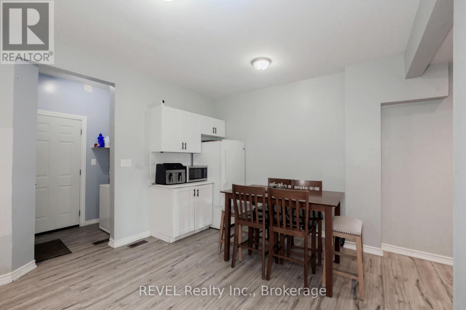 24 Imperial Street, Hamilton, Ontario  L8L 4E3 - Photo 9 - X12371182