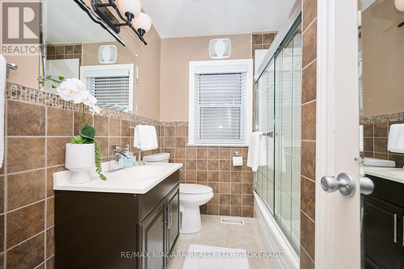 5667 Montrose Road, Niagara Falls, Ontario  L2H 1K9 - Photo 10 - X12371226