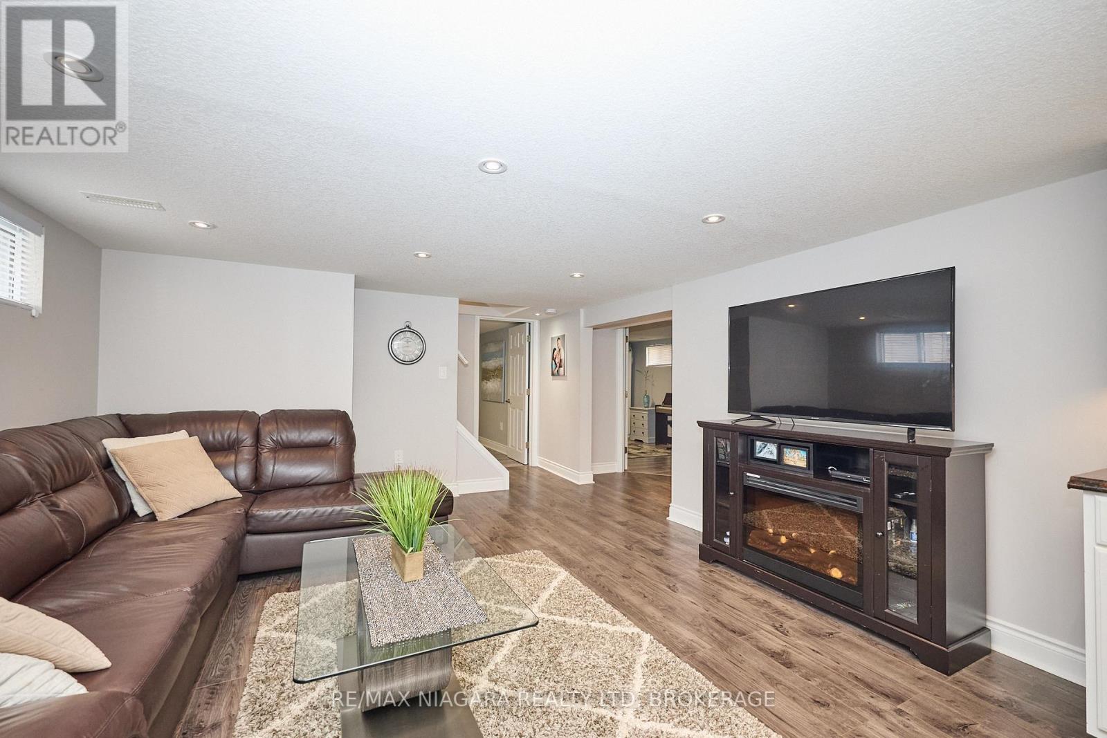 5667 Montrose Road, Niagara Falls, Ontario  L2H 1K9 - Photo 18 - X12371226