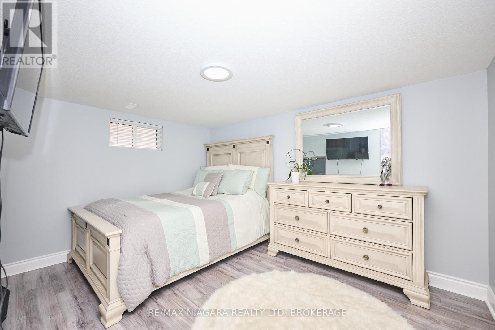 5667 Montrose Road, Niagara Falls, Ontario  L2H 1K9 - Photo 19 - X12371226